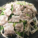 簡単！ヘルシー！安い！豚バラ豆苗もやしの蒸し焼き